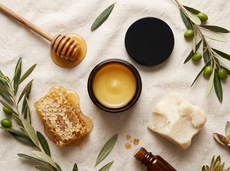 Sebo de res, aceite de oliva, aceites esenciales y miel
